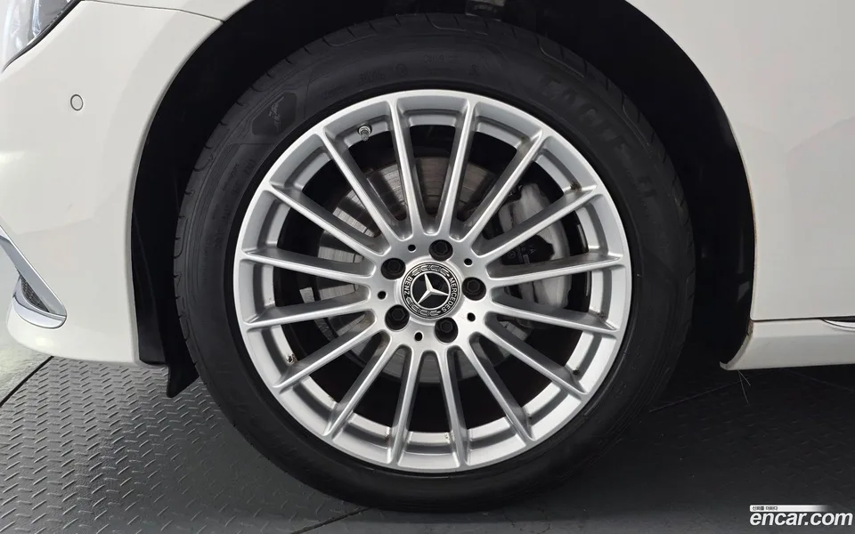 Mercedes-Benz E-Class E220d 4MATIC 2023 — миниатюра 2