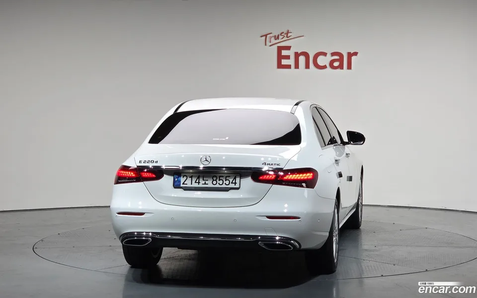 Mercedes-Benz E-Class E220d 4MATIC 2023 — миниатюра 4