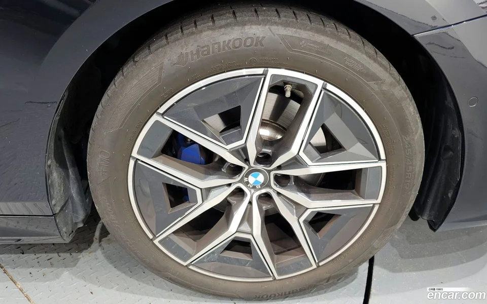 BMW 5 Series 520i M 2023 — миниатюра 2