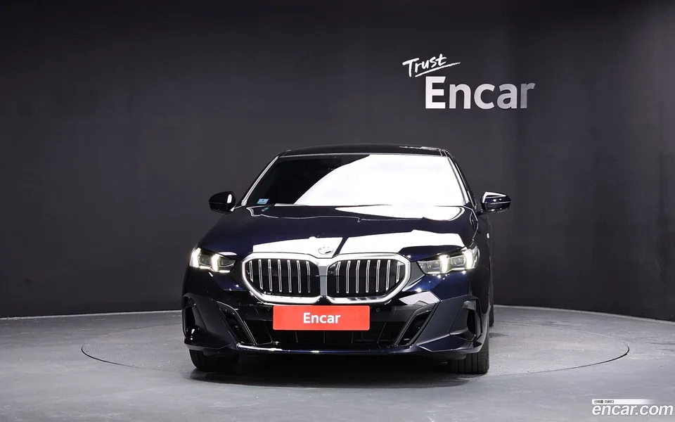 BMW 5 Series 520i M 2023 — миниатюра 3