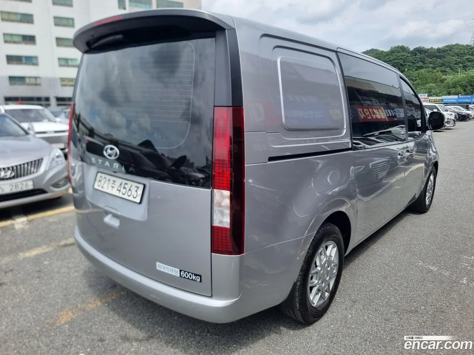 Hyundai Staria 5 2023 — миниатюра 2