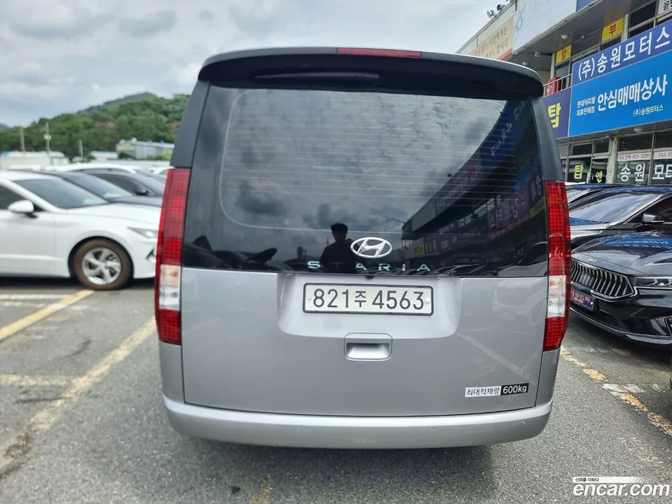 Hyundai Staria 5 2023 — миниатюра 4