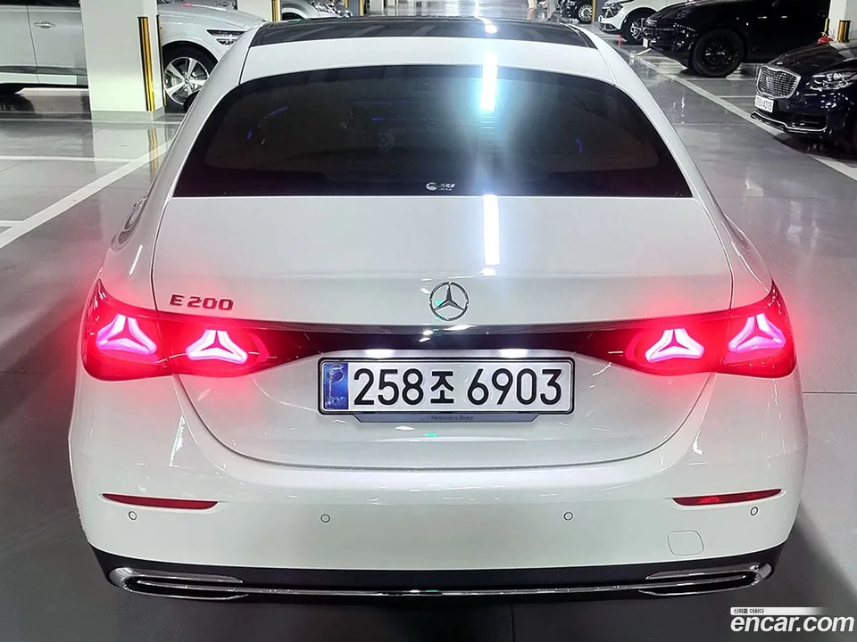 Mercedes-Benz E-Class E200 2025 — миниатюра 2