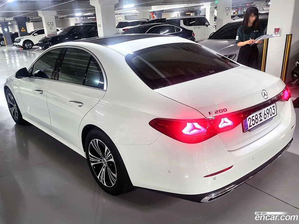 Mercedes-Benz E-Class E200 2025 — миниатюра 4