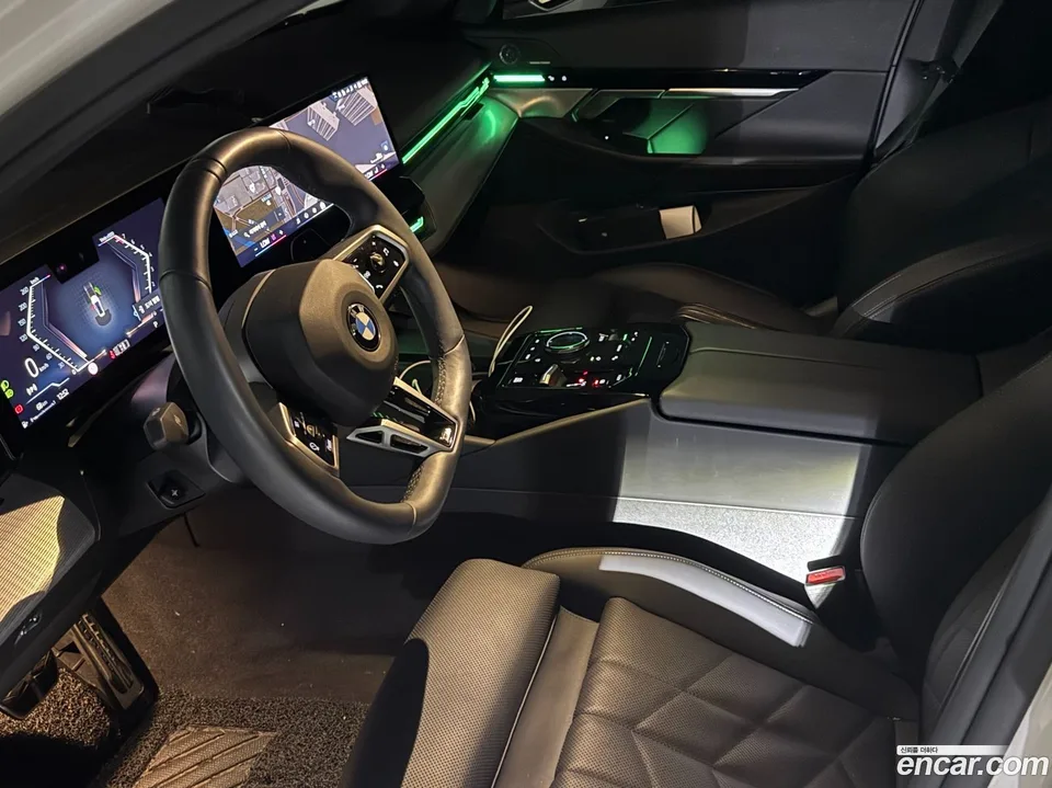 BMW 5 Series 520i M 2024 — миниатюра 2