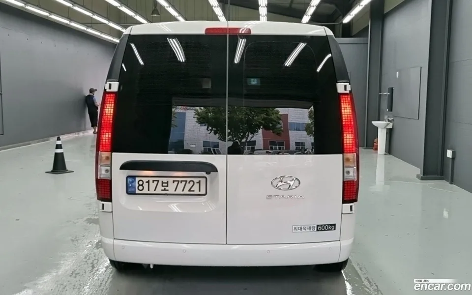 Hyundai Staria 5 2023 — миниатюра 3