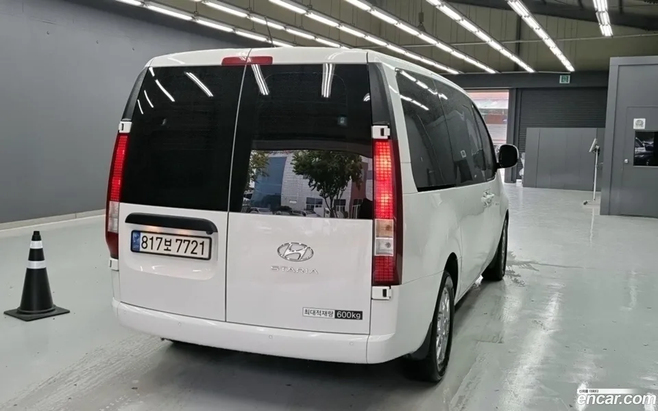 Hyundai Staria 5 2023 — миниатюра 4