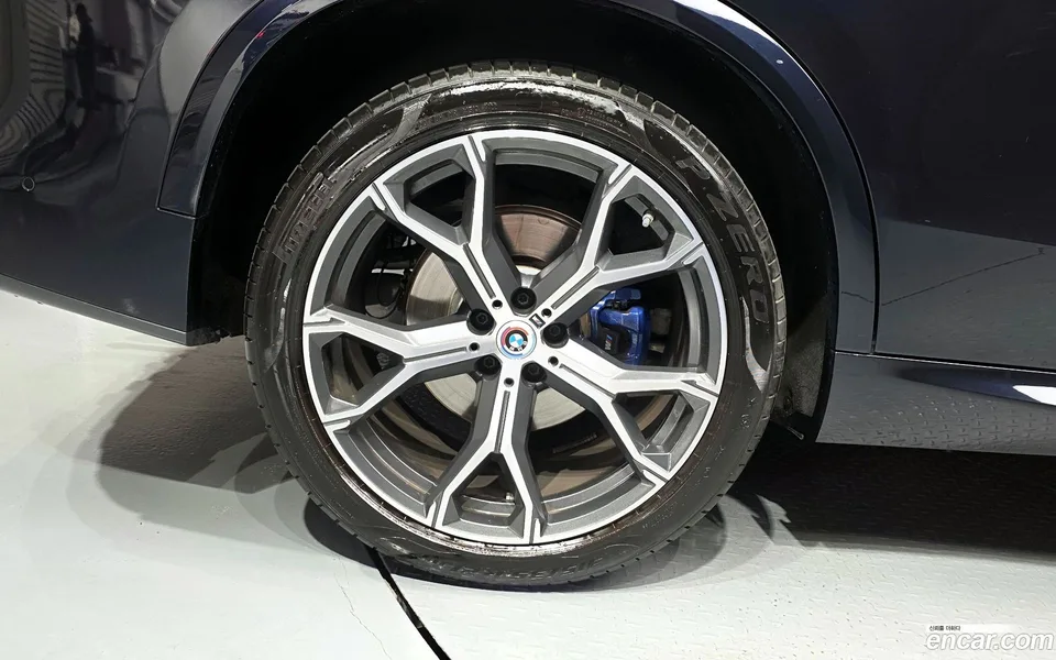 BMW X5 xDrive 30d M 2023 — миниатюра 2