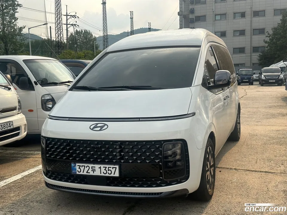 Hyundai Staria 4WD 9 2023 — фото 1, купить с доставкой в Москву