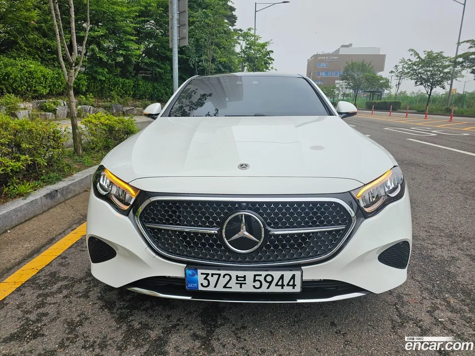 Mercedes-Benz E-Class E200 2025 — миниатюра 3