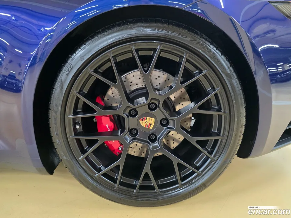 Porsche 911 (992) 4 GTS 2024 — миниатюра 5