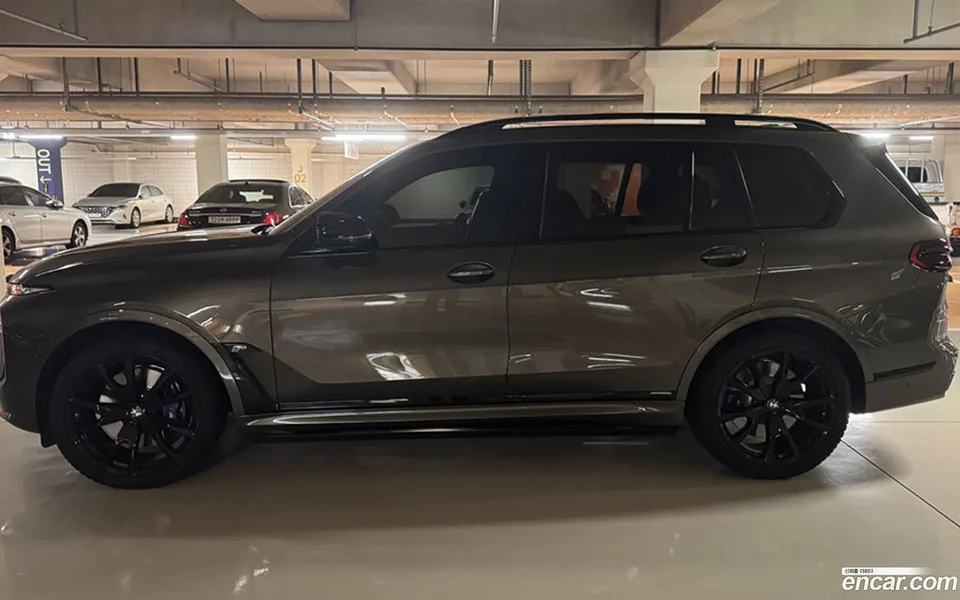 BMW X7 M60i xDrive M 6 2023 — миниатюра 3