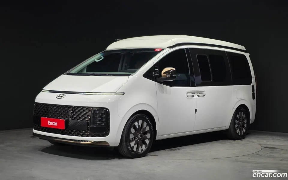 Hyundai Staria 2WD 2024 — фото 1, купить с доставкой в Москву