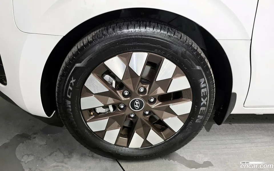 Hyundai Staria 2WD 2024 — миниатюра 2