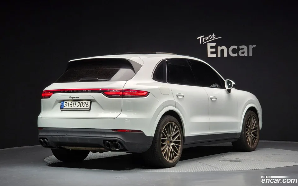 Porsche Cayenne 3.0 2023 — миниатюра 2