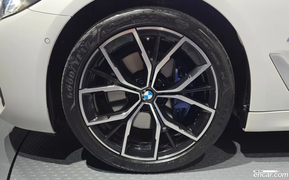 BMW 5 Series 530i xDrive M 2023 — миниатюра 2