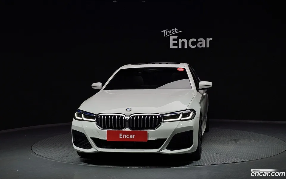 BMW 5 Series 530i xDrive M 2023 — миниатюра 3