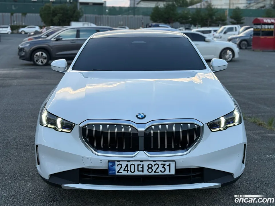 BMW 5 Series 520i 2024 — миниатюра 3