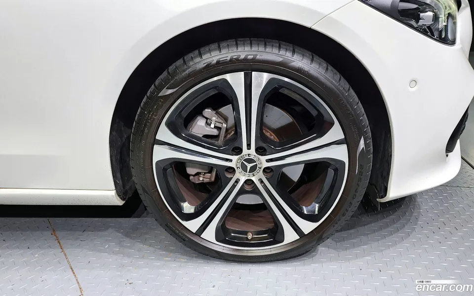 Mercedes-Benz C-Class C300 4MATIC 2023 — миниатюра 2