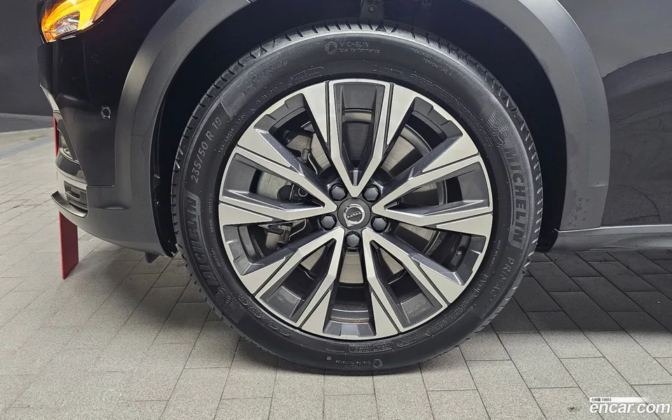 Volvo V90 Cross Country B5 AWD 2023 — миниатюра 2