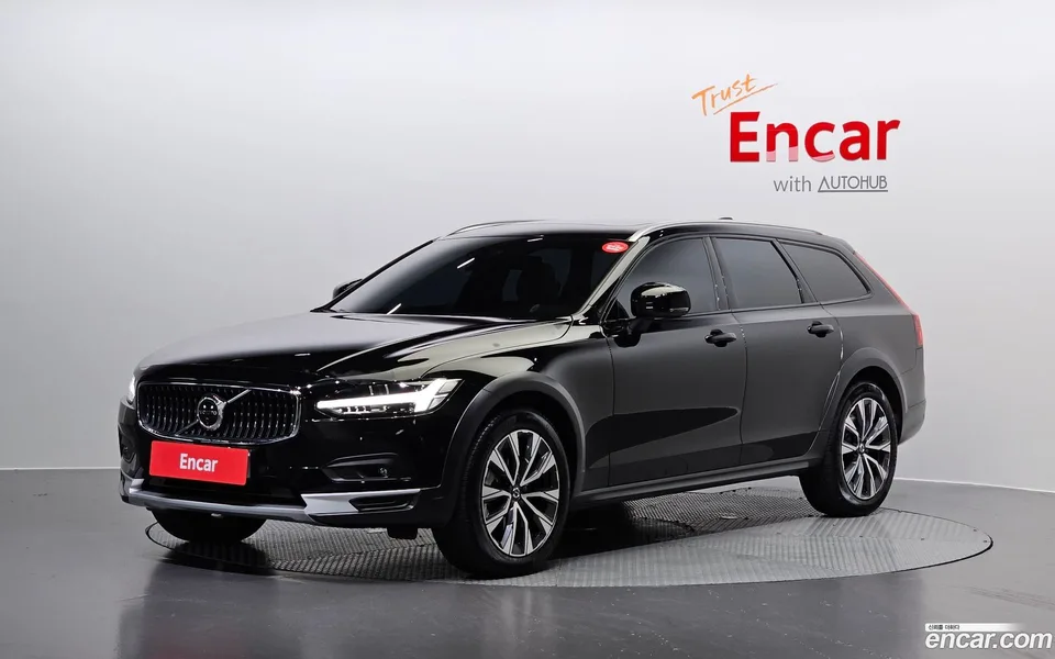 Volvo V90 Cross Country B5 AWD 2023 — фото 1, купить с доставкой в Москву