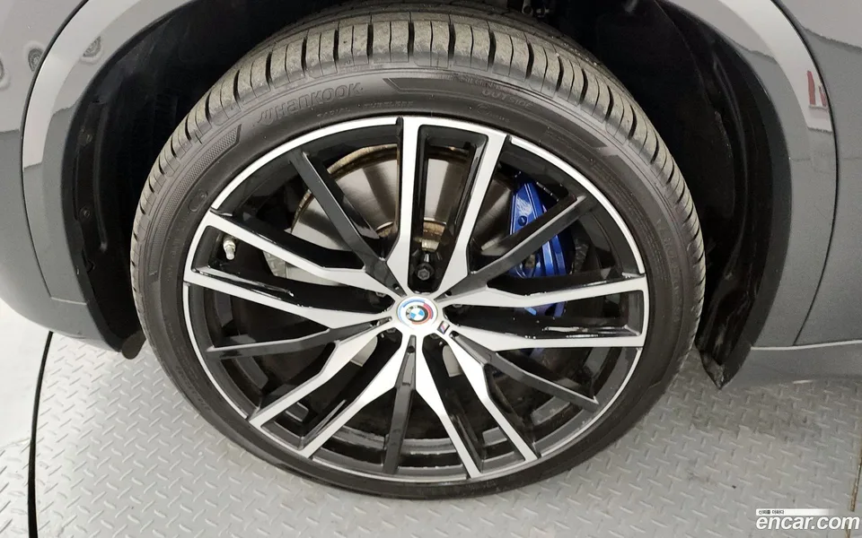 BMW X5 xDrive 40d M 2023 — миниатюра 2