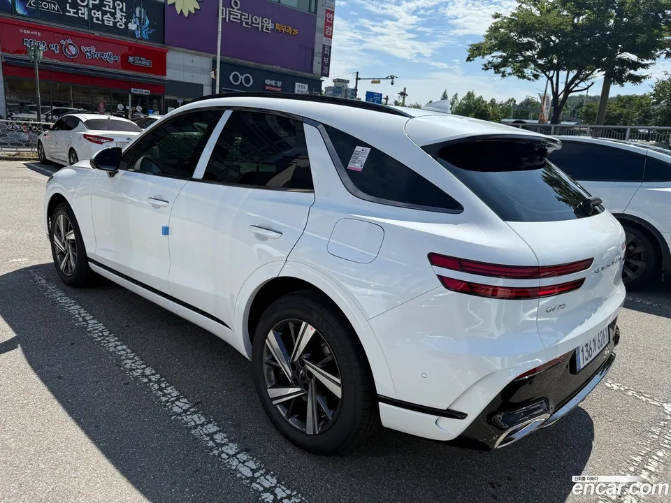 Genesis GV70 2.5T 2WD 2025 — миниатюра 2