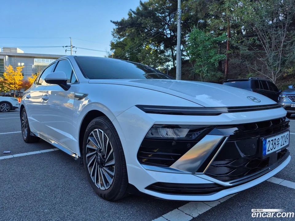 Hyundai Sonata The Edge Hybrid 2023 — миниатюра 2