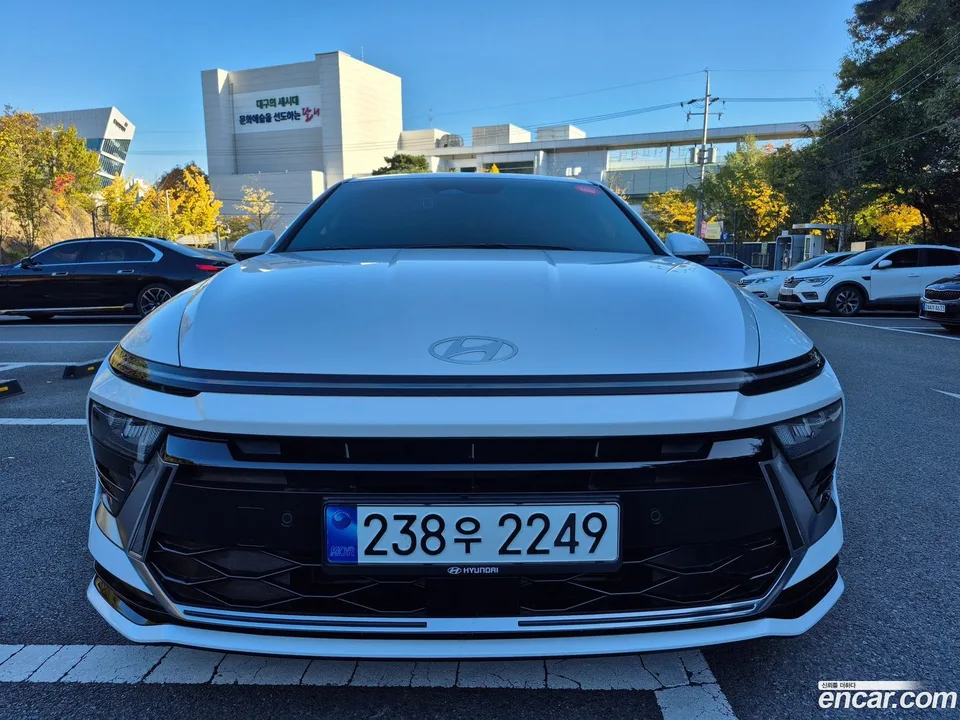 Hyundai Sonata The Edge Hybrid 2023 — миниатюра 3