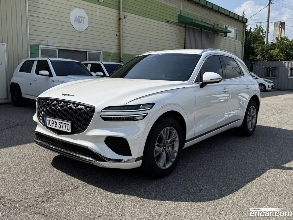 Genesis GV70 2.5T 2WD 2024 — фото 1, купить с доставкой в Москву