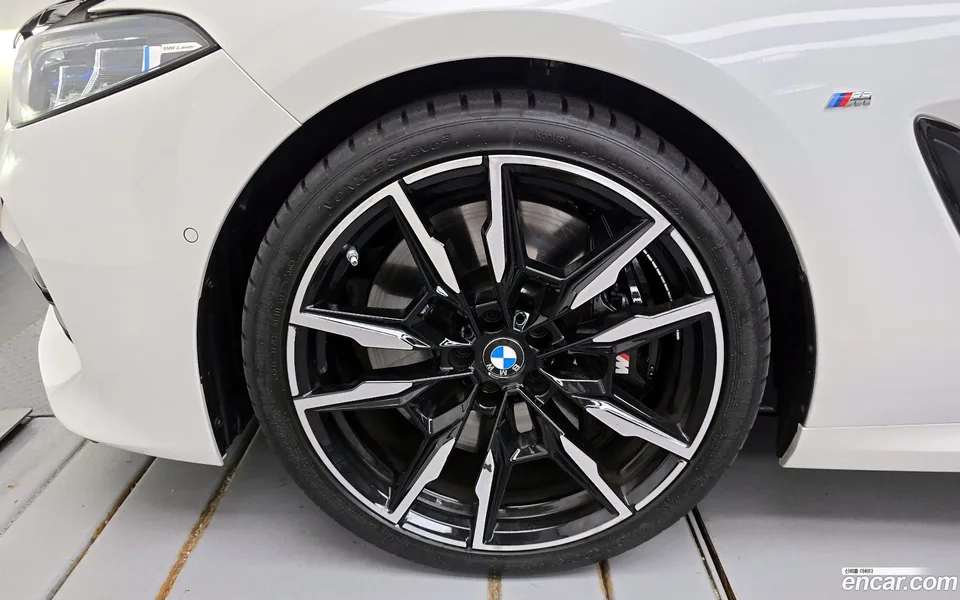 BMW 8 Series M850i xDrive 2025 — миниатюра 2