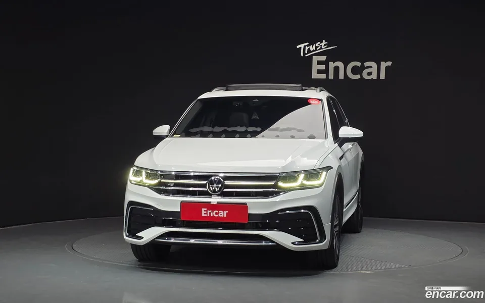 Volkswagen Tiguan Allspace 2.0 TSI R-Line 2023 — миниатюра 3