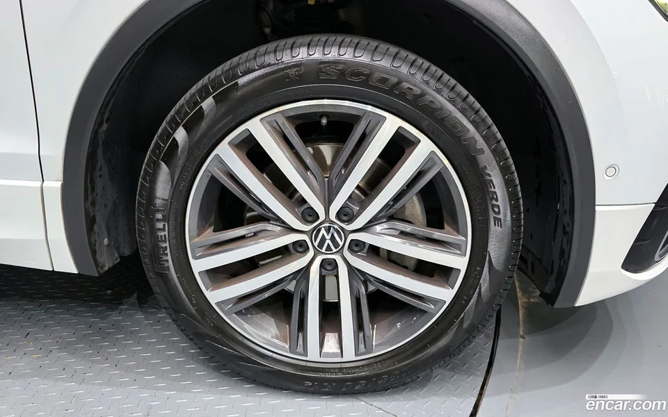 Volkswagen Tiguan Allspace 2.0 TSI R-Line 2023 — миниатюра 5