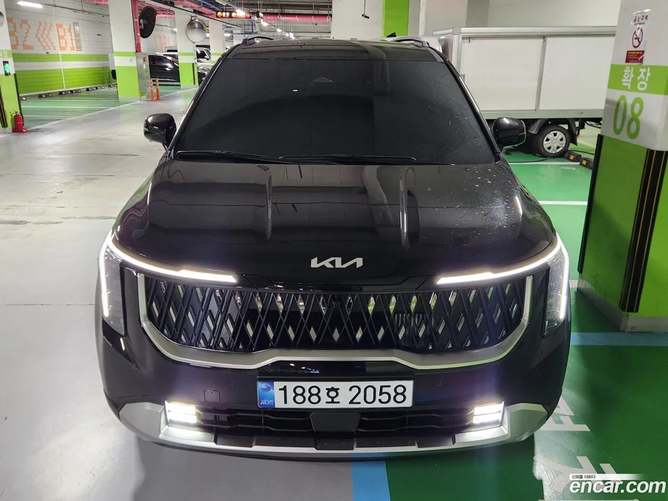 Kia Carnival HEV 9 2025 — фото 1, купить с доставкой в Москву
