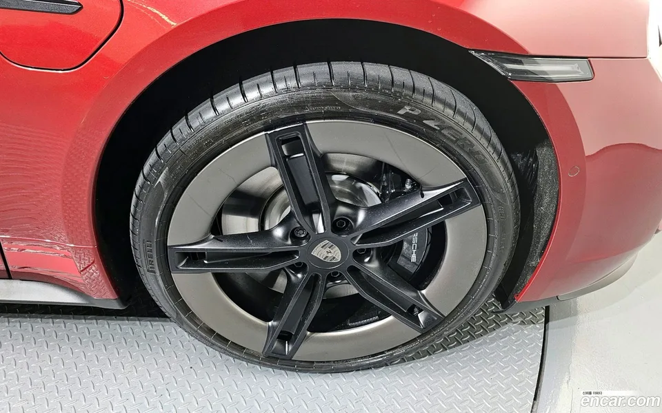 Porsche Taycan 2025 — миниатюра 2