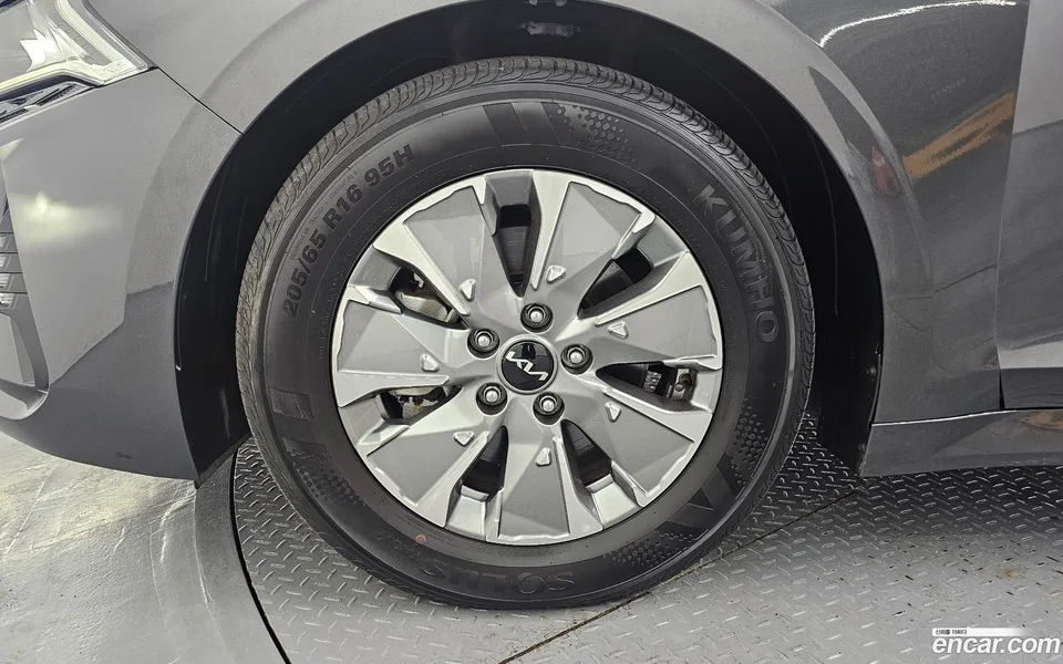 Kia K5 Hybrid 2023 — миниатюра 2