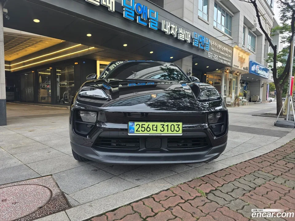 Porsche Macan Electric 4 2025 — thumbnail 3