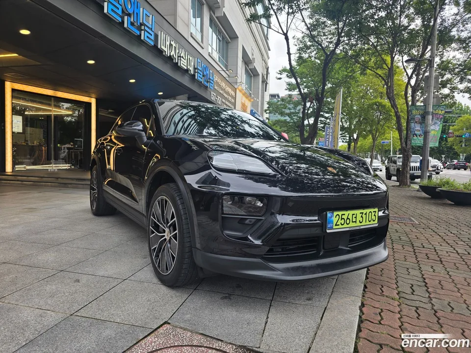 Porsche Macan Electric 4 2025 — photo 1, buy with delivery to Moscow