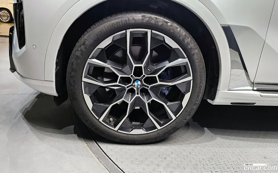 BMW X7 xDrive 40i M 6 2023 — миниатюра 2