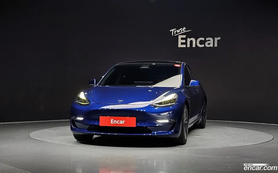 Tesla Model 3 AWD 2022 — миниатюра 3