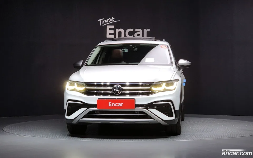 Volkswagen Tiguan Allspace 2.0 TSI 2023 — миниатюра 3