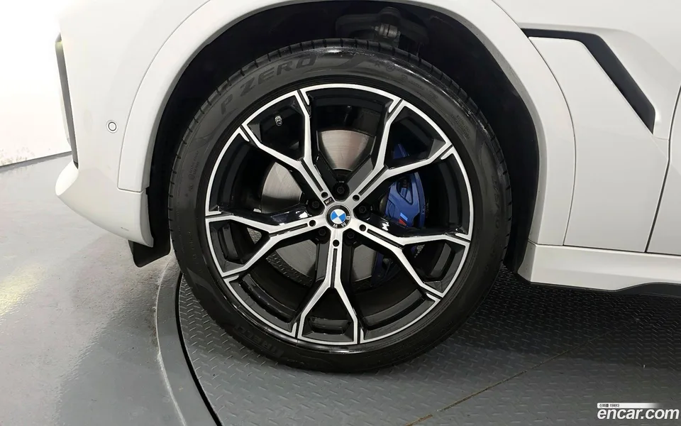 BMW X6 xDrive40i M 2023 — миниатюра 2