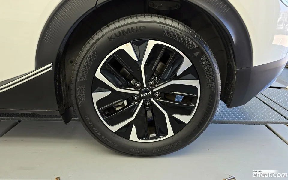 Kia EV6 2023 — миниатюра 2
