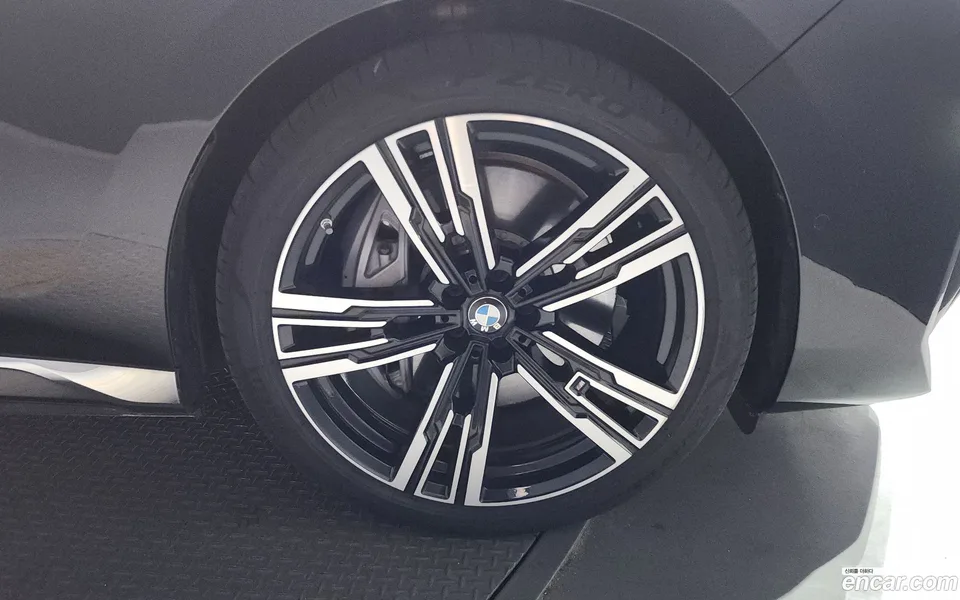 BMW 7 Series 750e xDrive M 2024 — миниатюра 2