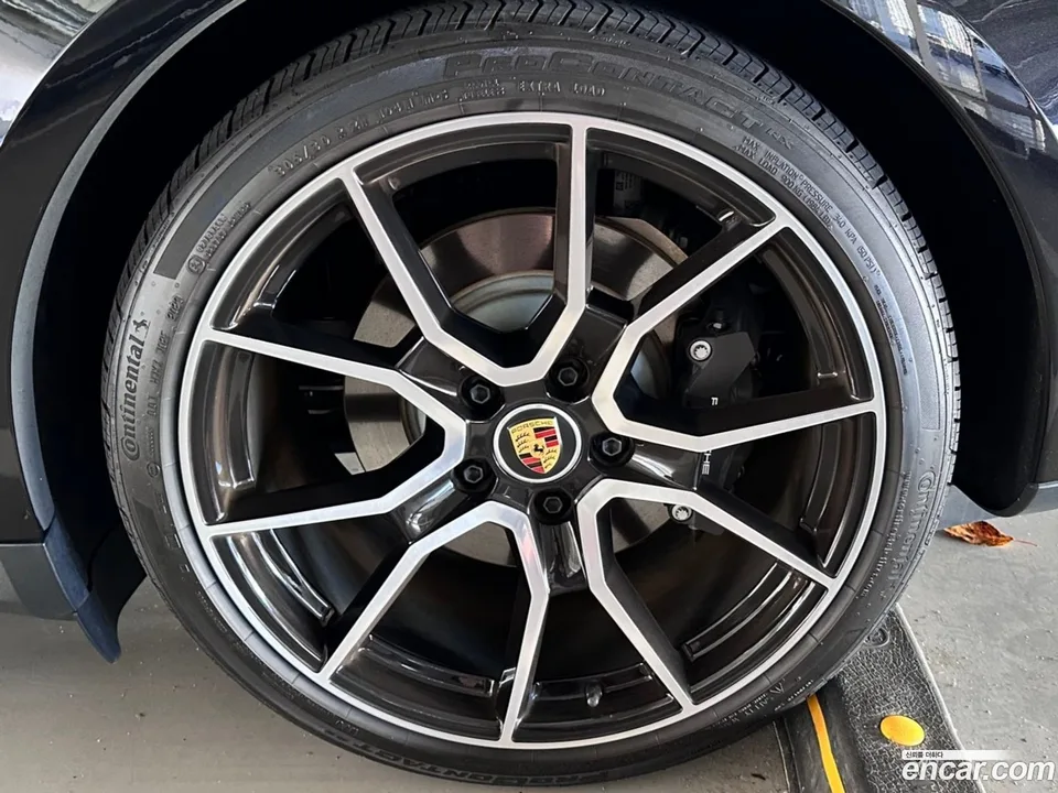 Porsche Taycan 2024 — миниатюра 2