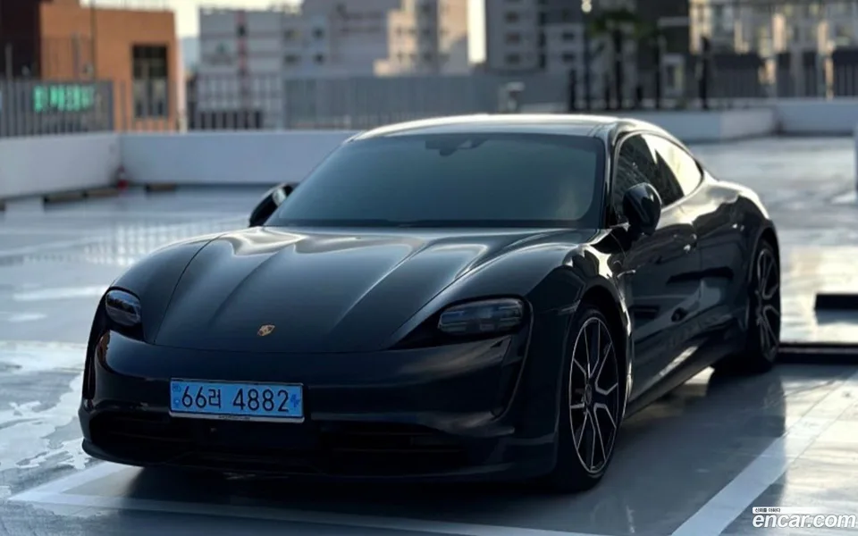 Porsche Taycan 2024 — фото 1, купить с доставкой в Москву