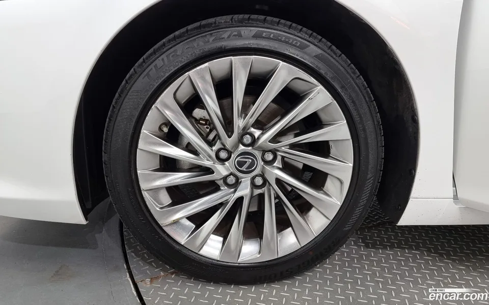 Lexus ES 300h 2024 — миниатюра 5