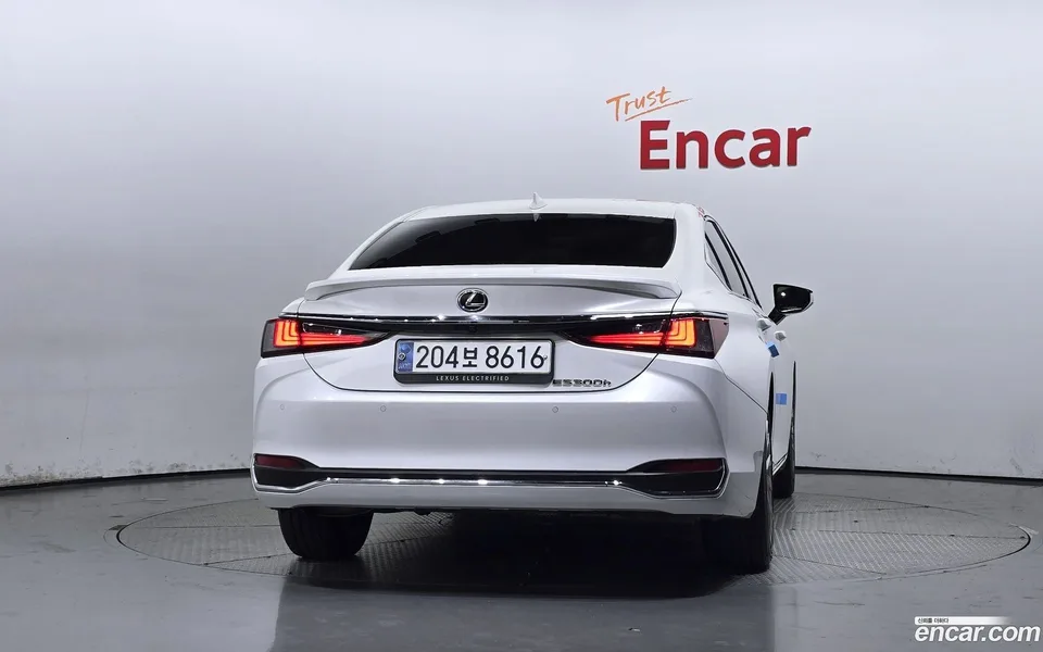 Lexus ES 300h 2024 — миниатюра 4