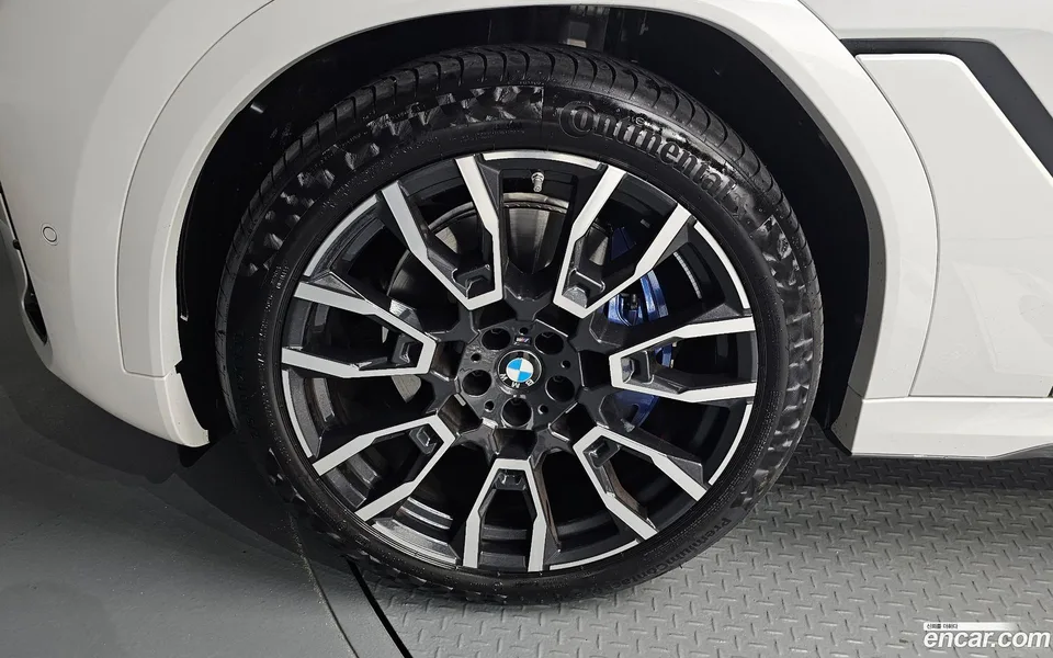 BMW X6 xDrive40i M 2025 — миниатюра 5