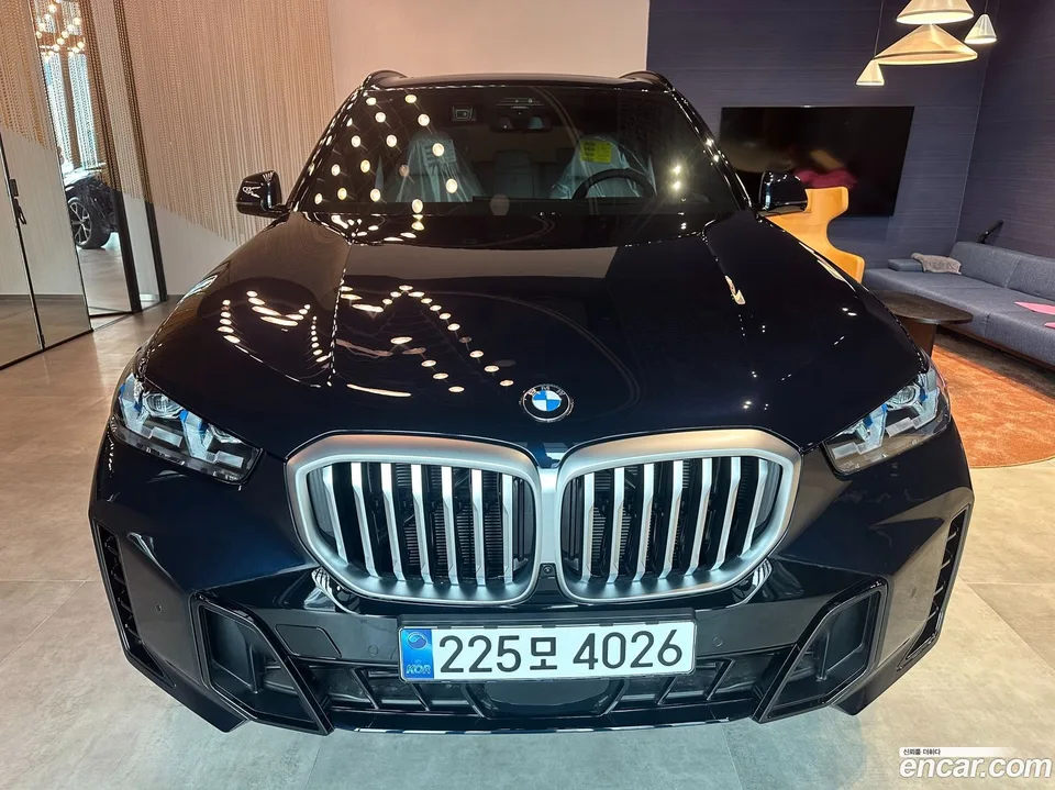 BMW X5 xDrive 40i M 2025 — фото 1, купить с доставкой в Москву